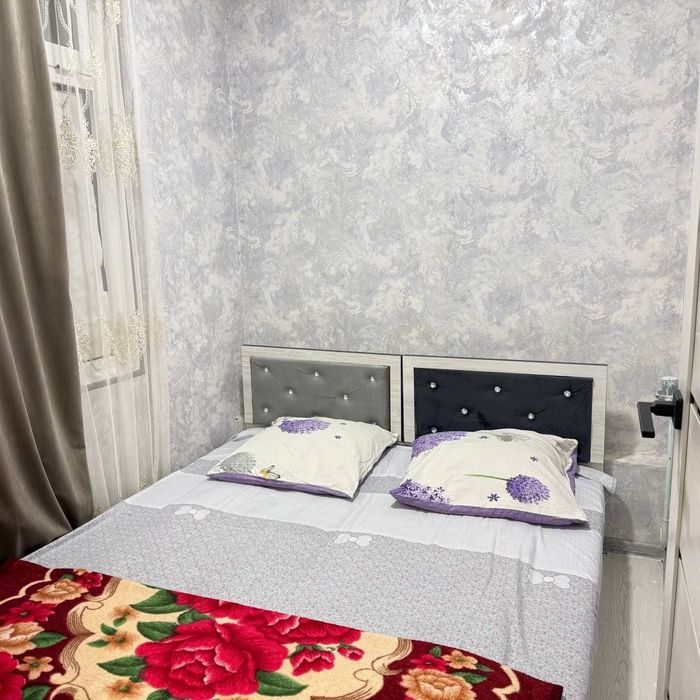 Сдаётся 2х комнатная квартира посутчно