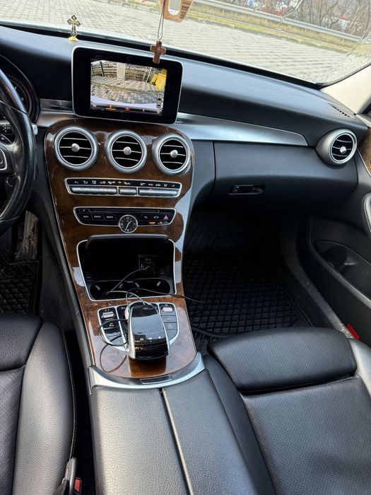Vând Mercedes C220 2014