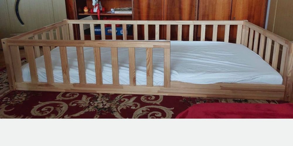 Pat jos Montessori 200 pe 90 cm cu saltea noua