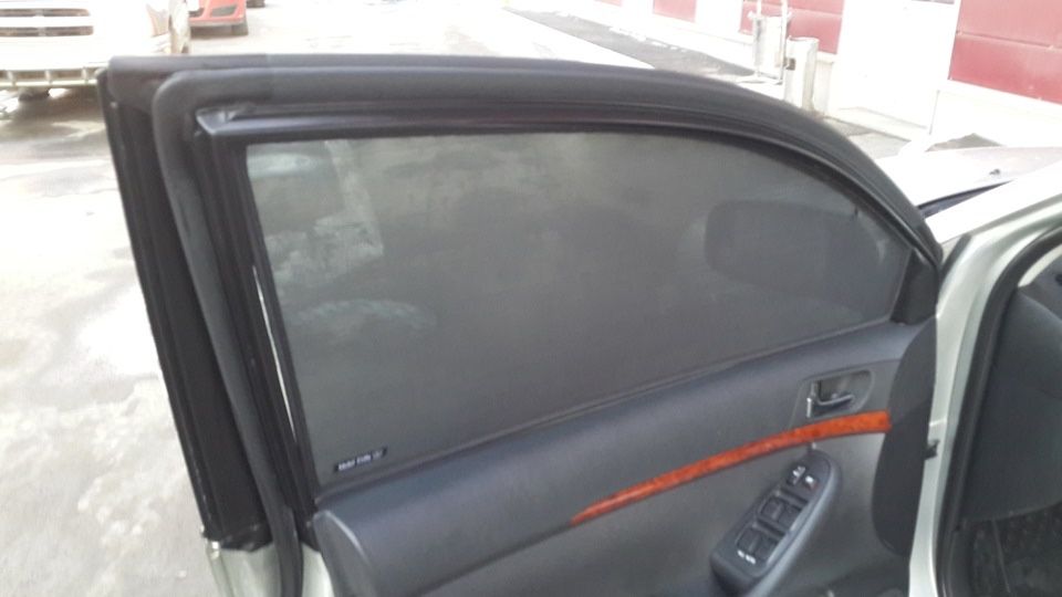 Продам шторку на авенсис