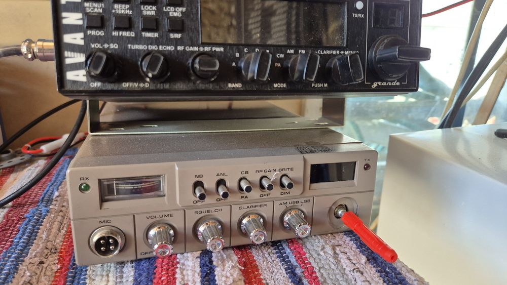 se vinde Statie CB Avanti Grande 45W cu amplificator  KL203 de 100w fm si 200ssb