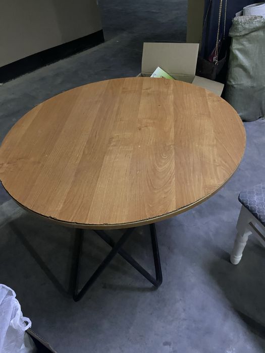 Стол круглый,  стулья