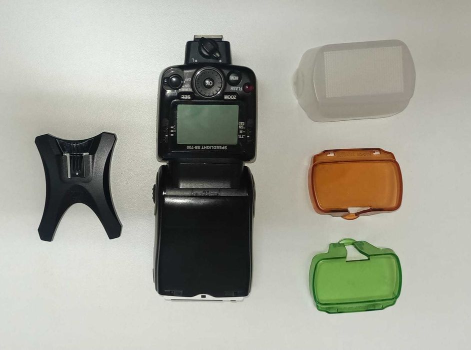 Фотовспышка Speedlight SB-700  черная