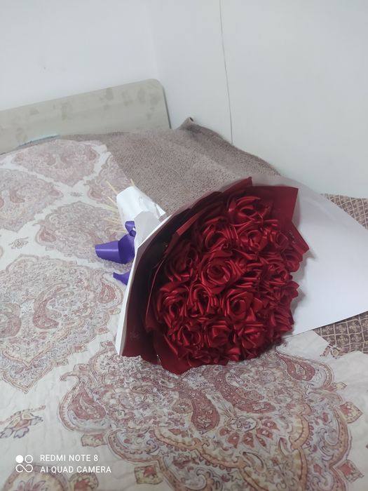 Розы из атласных лент