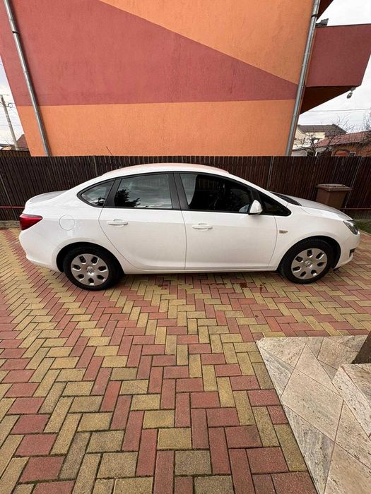 Opel Astra J 2015 - Benzină, Automată, Stare Bună