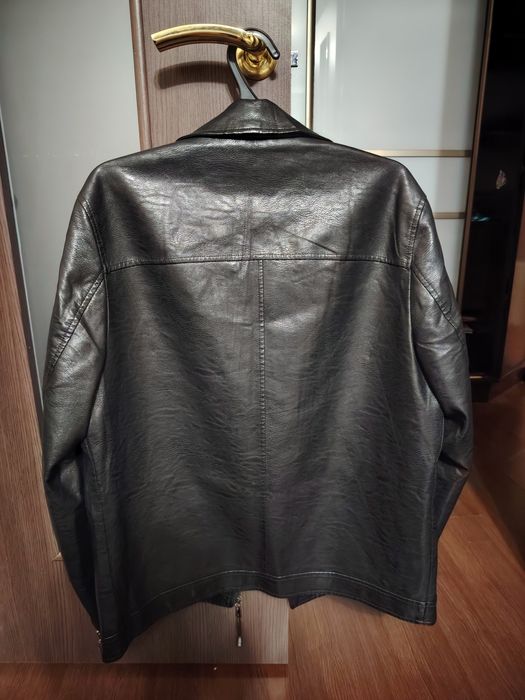 Продам черную кожаную куртку