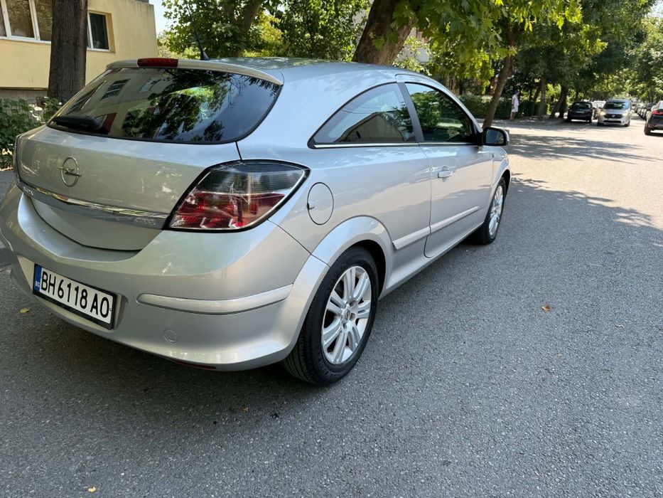 Opel Astra gtc 2010