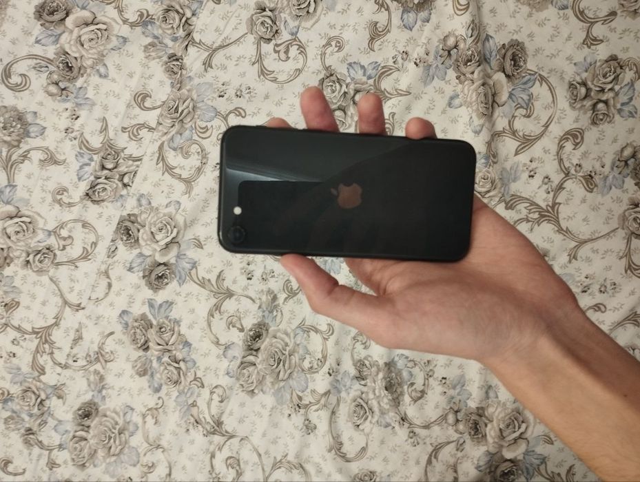Iphone Se 2020 qora