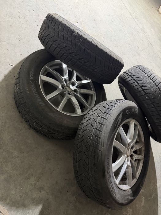 Джанти с гуми 235/65/17  Dezent 5x112
