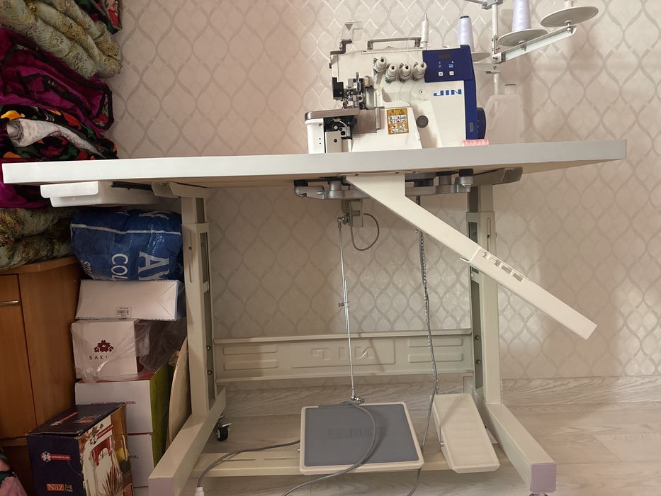 Швейная машина, оверлок