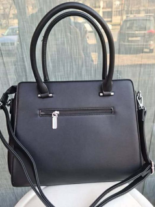 Елегантна дамска чанта с флорален релеф