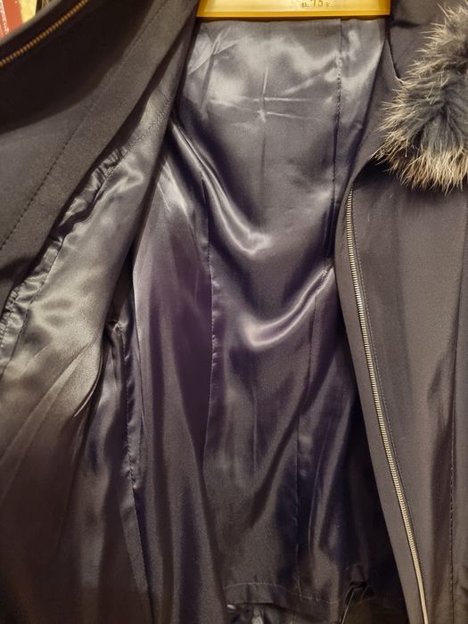 Женская куртка с капюшоном