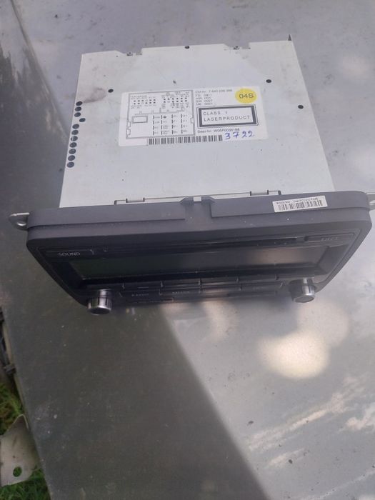 Продавам Оригинално автомобилно радио  CD плеър (модел Bosch RCD310) SEAT Altea xl, Altea, Leon 2, Toledo 2/Сеат Алтеа, Алтеа ХЛ, Леон 2,Толедо 2