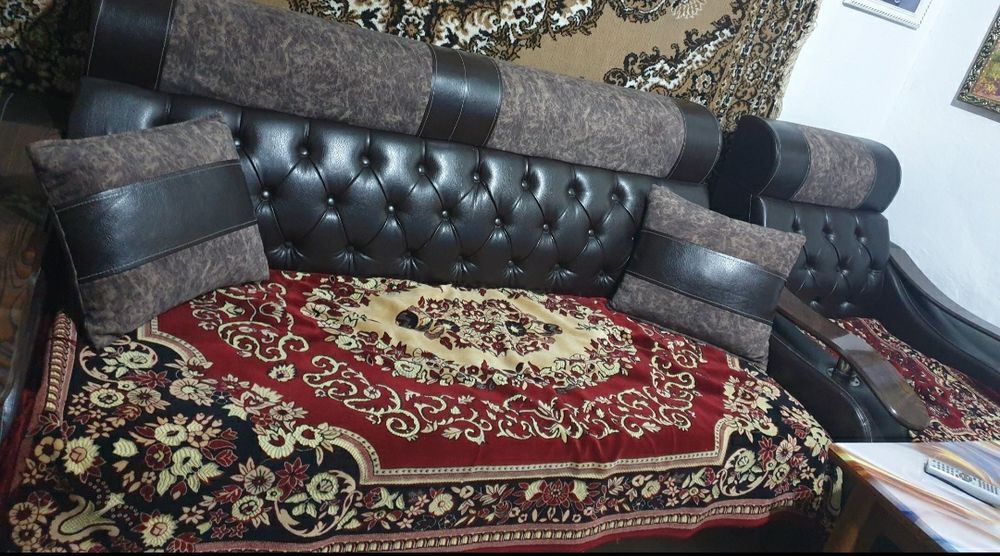 Продам  диван и кресла.