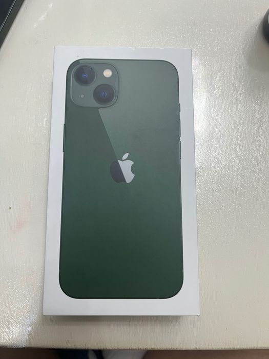 iPhone 13 зеленый