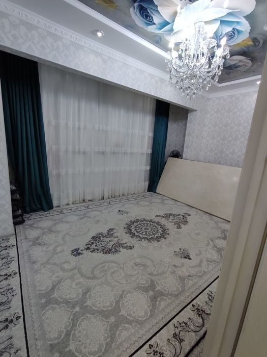 Мирзо Улугбек туманида 2 хоналик  2 этажда ремонти билан сотилади.