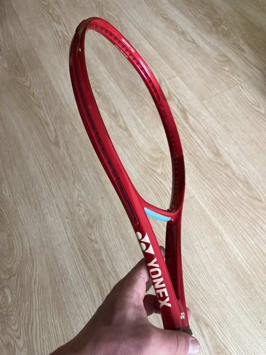 Yonex Vcore 100 2026 Ruby Red (300g)