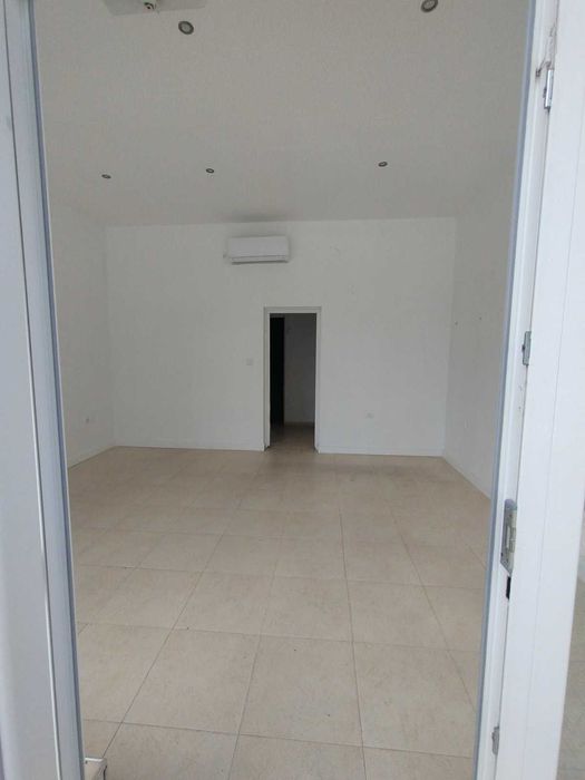 Продава Офис гр.Перник кв.Мошино нов отличен 40500 евро - снимка 4