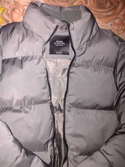 Продавам ново/марка-Bershka/мъжко ватирано яке