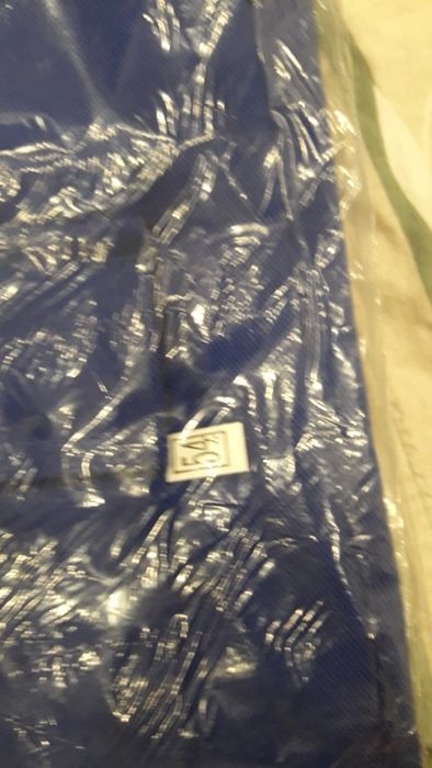 Продавам работни дрехи, чисто нови