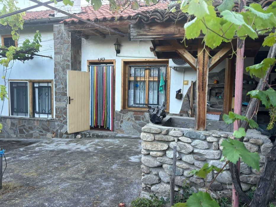 КЪЩА с РЗП 140 кв.м, двор 900 кв.м, село Розино