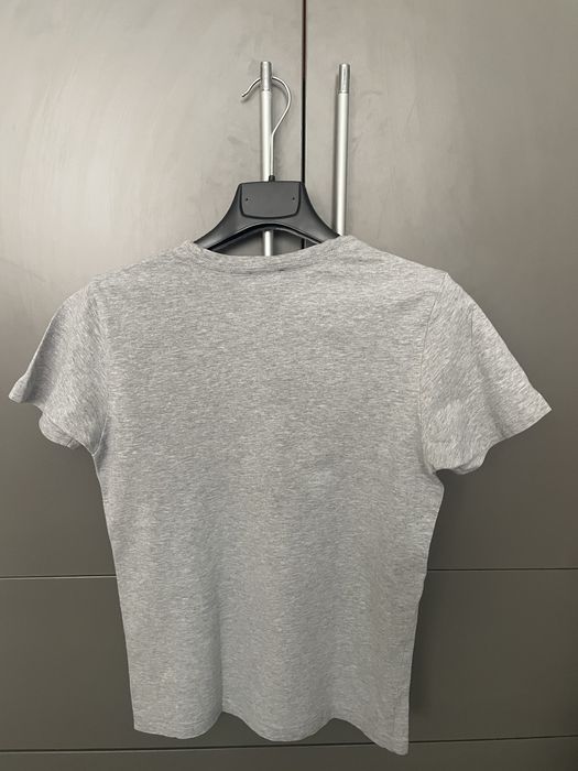 Тениски на Guess и Diesel