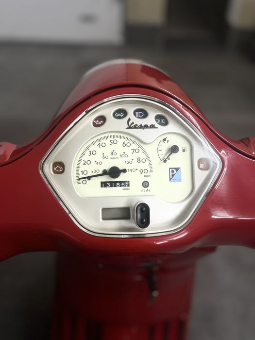 Продам скутер Vespa LX150IE