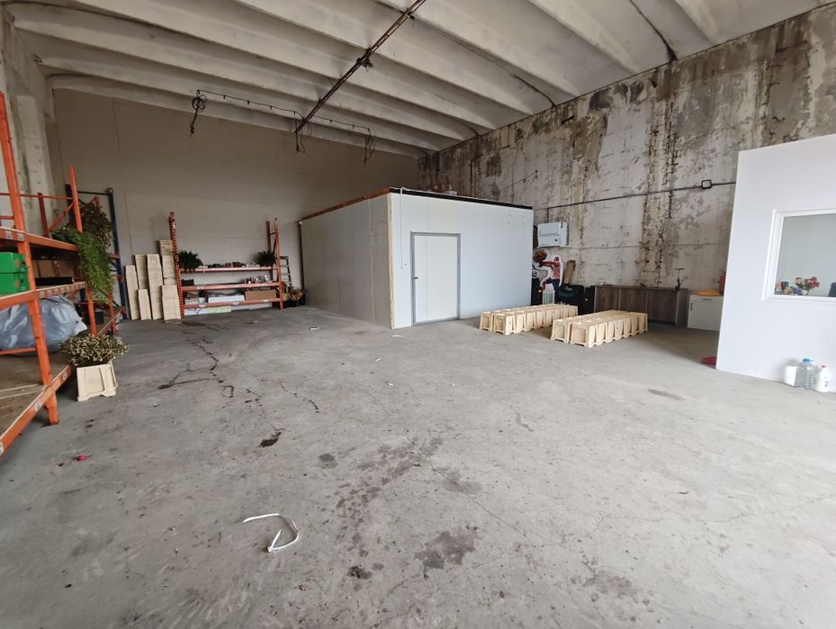 Închiriez hală 200mp , str Tirului