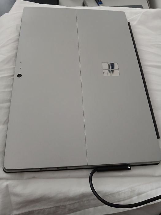 Microsoft Surface Pro 2017 model 1796 în stare impecabilă