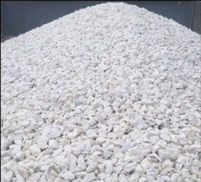 Снежно бял трошен камък за украса и декорации на градинки