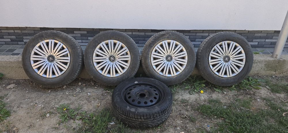 Anvelope vară 195/65/15+ jante de tablă cu capace