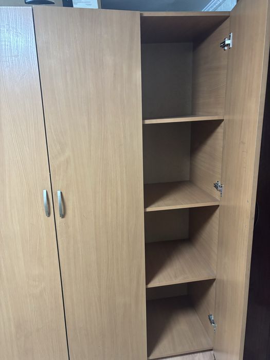 Продается шкаф трехдверный