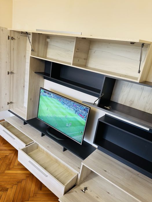 Vand mobila moderna de sufragerie/living