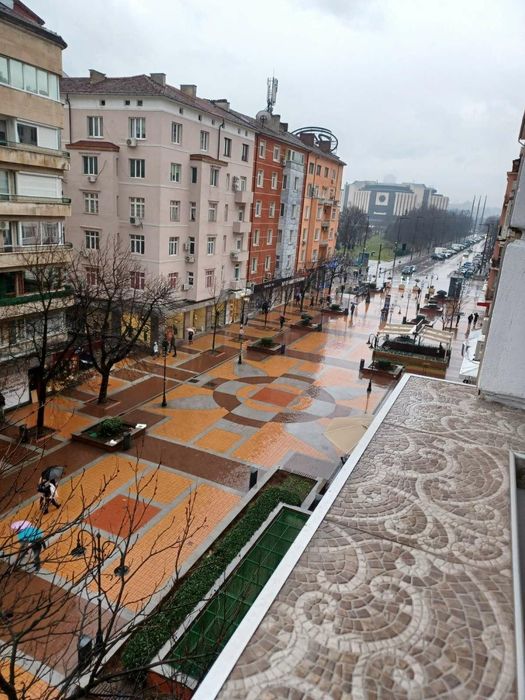 Дава се под наем Тристаен апартамент в София, Център - 75 кв.м за 847.62 € - Снимка #9