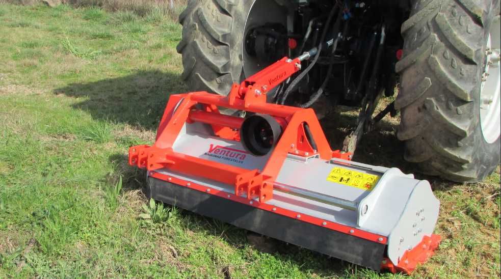 Tocator de vegetatie reversibil de la Ventura, tractoare 40-100 cai