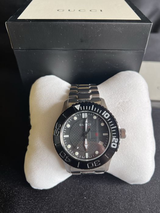 GUCCI оригинален часовник с гаранция и кутия