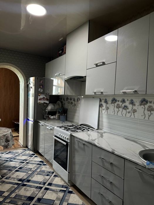 Продаётся своя 4-х комнатная квартира