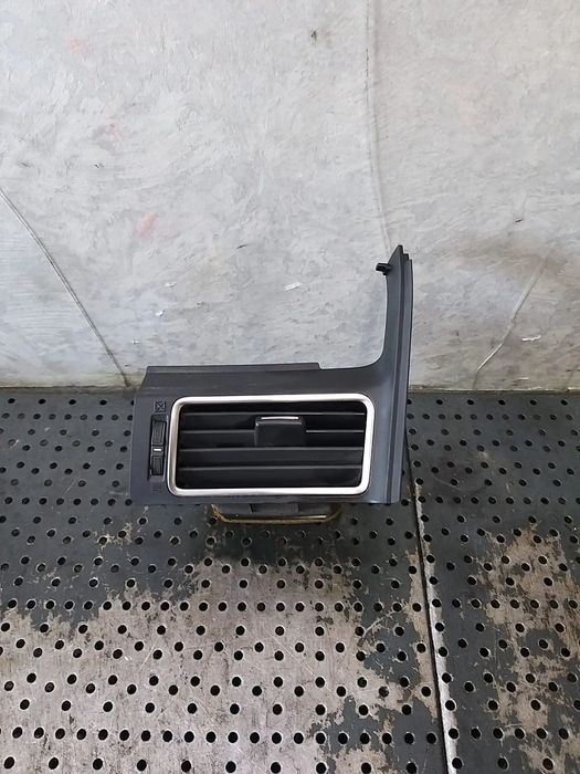 Grila ventilatie bord centru toyota verso r2 556800f030
