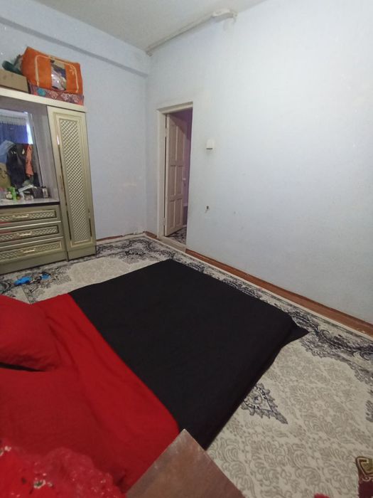 Shovot tumanida. 4 xonali kvartira sotiladi