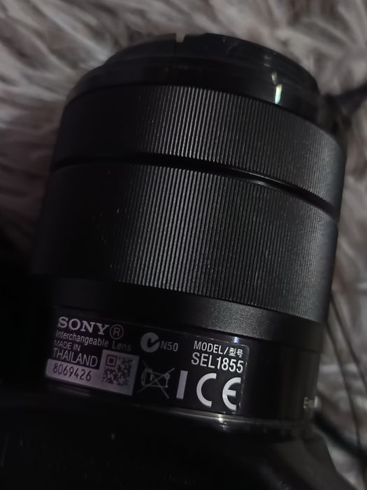 Продавам фотоапарат Sony ILCE-3000.