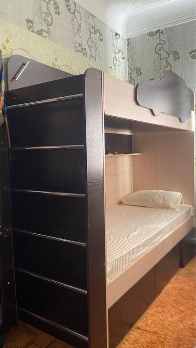 Продам двух ярусную кровать