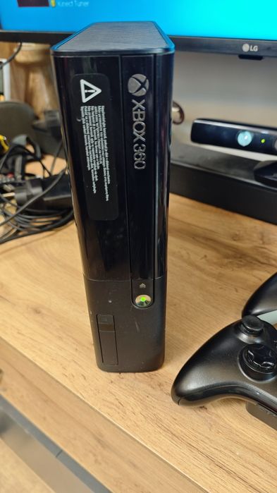 Продавам XBOX 360 500GB