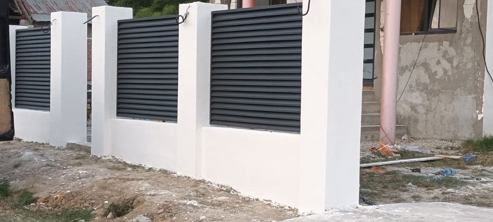 Garduri din panou stil jaluzea, șipcă metalica, tabla, BCA și plasa