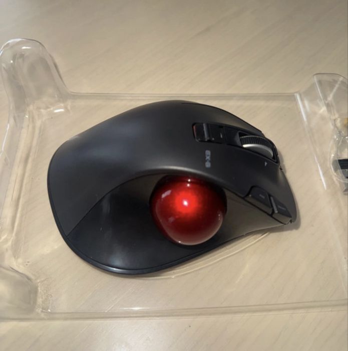 Mouse pentru stangaci