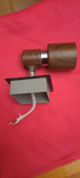 Нова лампа с въртящо се рамо