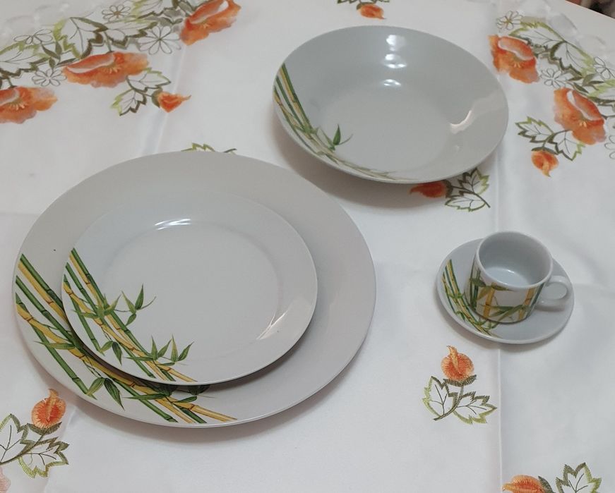 Set de farfurii si ceșcuțe