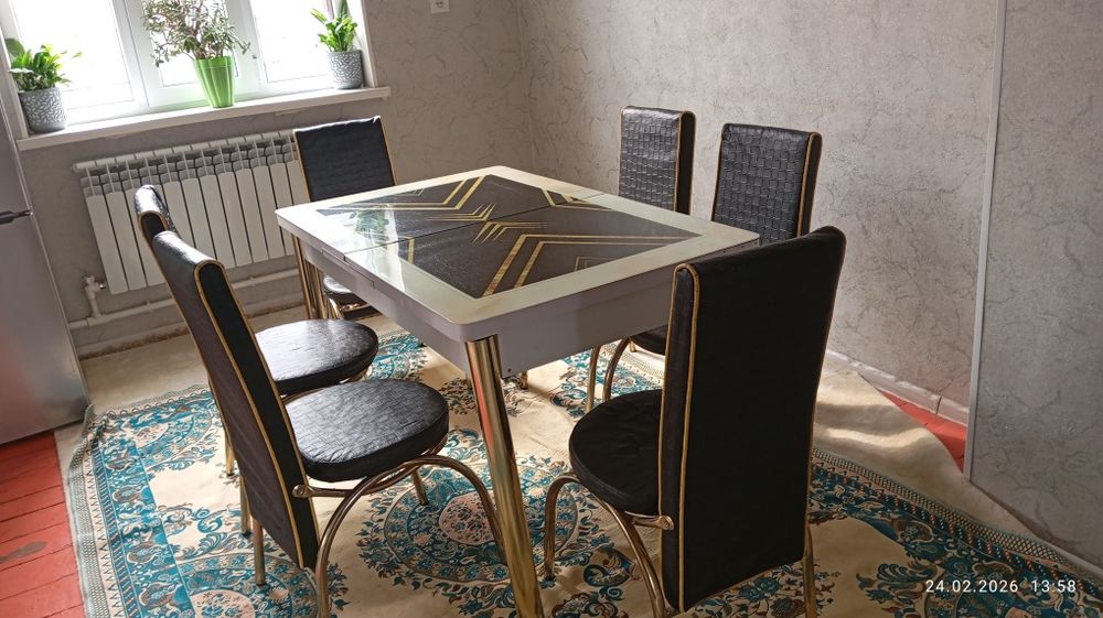 Стол сатылады стулчиктарымен