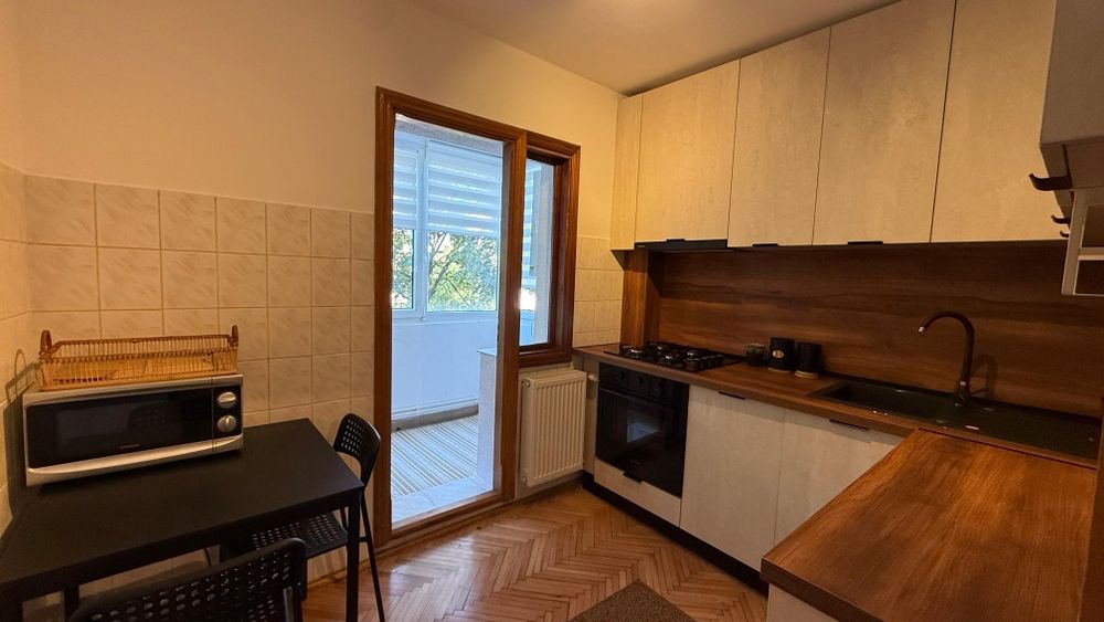 Proprietar, închiriez apartament cu 3 camere in zona Baba Dochia