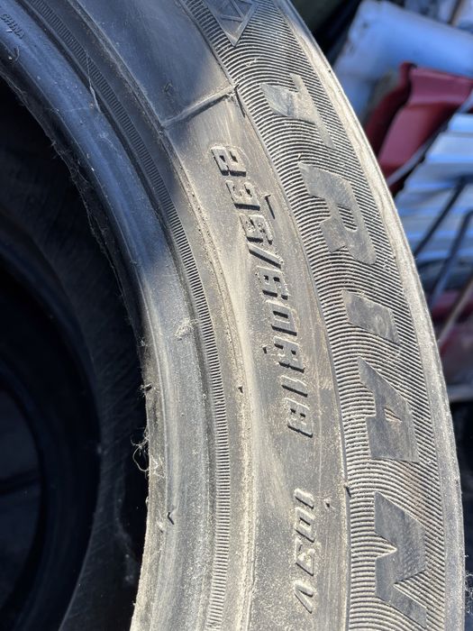 Продам комплект резины 235х60 R18