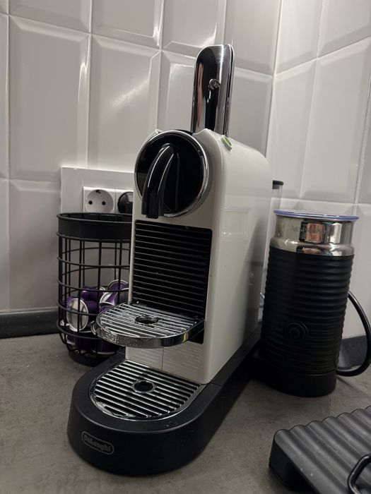 Espressor Nespresso CitiZ&Milk impecabil.